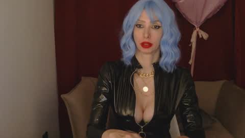 White Queen online show from January 27, 9:00 pm