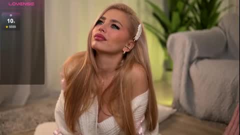 whitneyandrews online show from December 19, 5:54 am