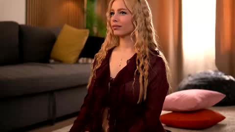 whitneyandrews online show from March 21, 8:19 am