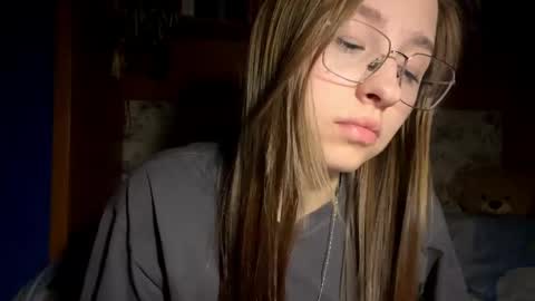 Vicky online show from April 8, 9:39 pm