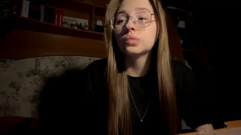 Vicky online show from March 30, 8:52 pm