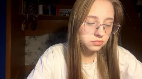 Vicky online show from April 6, 8:21 pm