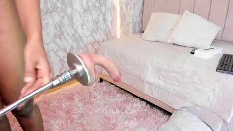 whitneyyfox online show from May 17, 10:31 pm