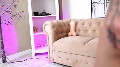 Lili online show from March 20, 7:02 am