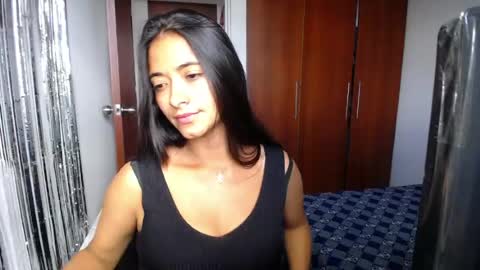 Ilauren online show from May 6, 8:02 pm
