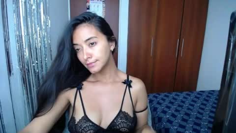 Ilauren online show from May 14, 9:09 pm