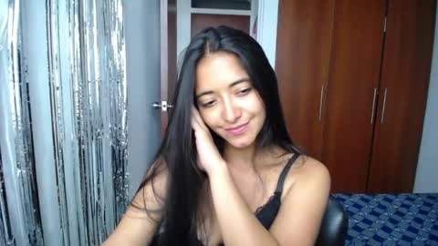 Ilauren online show from May 11, 7:00 pm