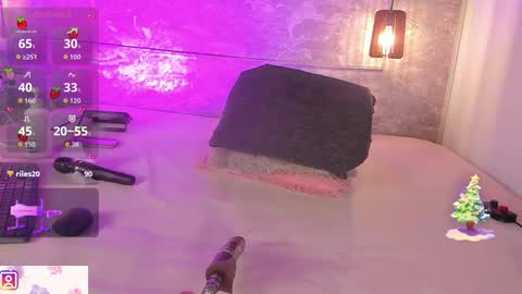 Lily  online show from December 3, 8:33 pm