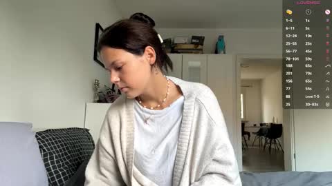 Mia online show from October 10, 7:13 am