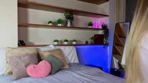 Mary online show from May 9, 3:14 pm