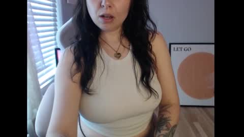 Snapshot of wingardiumleveveosa chatting on September 25, 11:57 pm Eevie online show from September 25, 11:57 pm