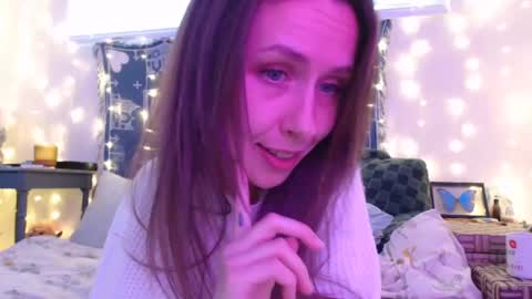 Snapshot of wingardiumleveveosa chatting on December 4, 11:46 pm Eevie online show from December 4, 11:46 pm