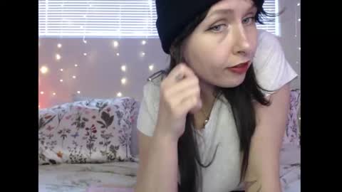 Eevie online show from October 16, 9:39 pm