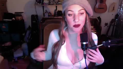 wintersinclaire19 online show from December 18, 10:02 pm