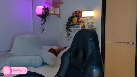   online show from November 20, 4:02 am