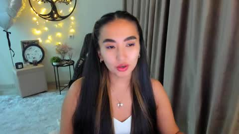 dudetta Kim online show from May 4, 8:12 pm