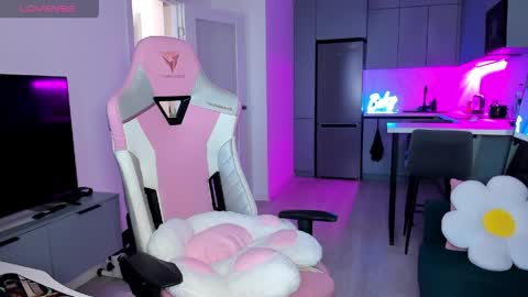 Emi online show from April 2, 7:06 am