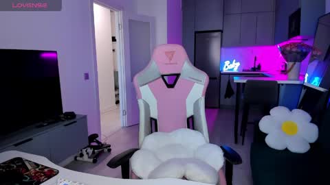 Emi online show from April 9, 5:10 am