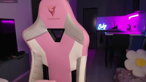 Emi online show from October 27, 6:03 pm