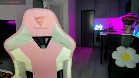 Emi online show from April 8, 4:58 am