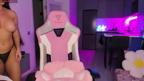 Emi online show from October 10, 5:07 pm