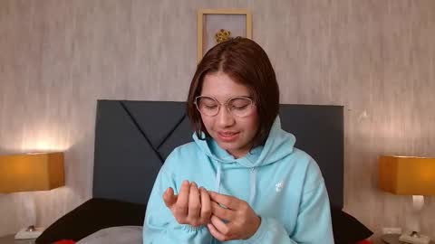 aurora  online show from January 6, 3:21 am