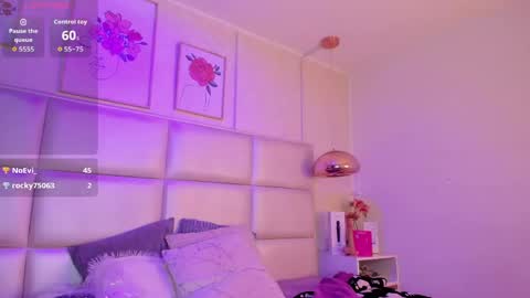 xara_u online show from May 11, 9:45 pm