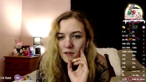 Snapshot of xelliee_rosex chatting on December 20, 10:32 pm EllieeRose online show from December 20, 10:32 pm