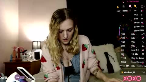 Snapshot of xelliee_rosex chatting on September 21, 11:03 pm EllieeRose online show from September 21, 11:03 pm
