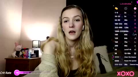Snapshot of xelliee_rosex chatting on February 19, 12:57 am EllieeRose online show from February 19, 12:57 am