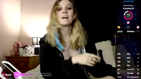 Snapshot of xelliee_rosex chatting on October 8, 10:36 pm EllieeRose online show from October 8, 10:36 pm