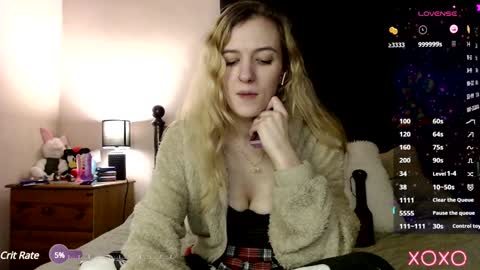Snapshot of xelliee_rosex chatting on January 20, 4:23 pm EllieeRose online show from January 20, 4:23 pm