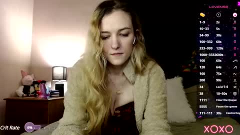 Snapshot of xelliee_rosex chatting on February 15, 11:38 pm EllieeRose online show from February 15, 11:38 pm