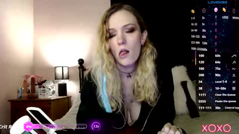 Snapshot of xelliee_rosex chatting on October 3, 10:48 pm EllieeRose online show from October 3, 10:48 pm
