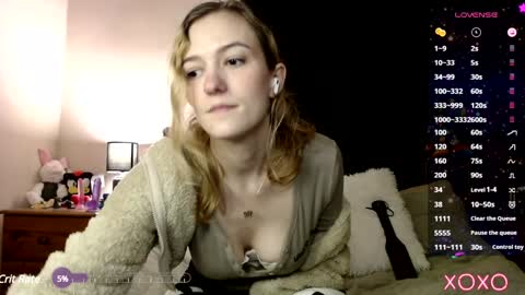 Snapshot of xelliee_rosex chatting on January 13, 7:21 pm EllieeRose online show from January 13, 7:21 pm