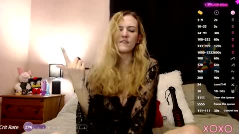 Snapshot of xelliee_rosex chatting on December 7, 3:19 pm EllieeRose online show from December 7, 3:19 pm