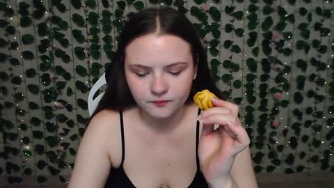Lina online show from December 6, 4:25 am