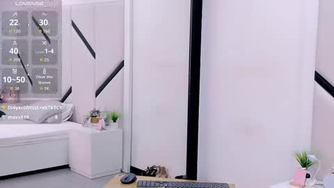 ximenacosta online show from October 7, 12:42 pm