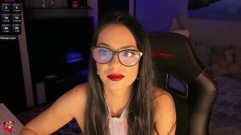 Lara online show from December 5, 9:50 pm