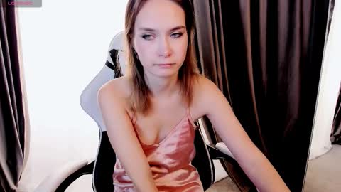 Snapshot of xlindamilfxx chatting on October 19, 6:04 am Linda online show from October 19, 6:04 am