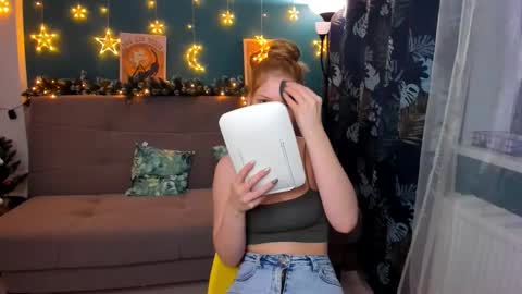 Chloe online show from December 22, 2:38 pm