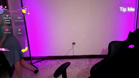 Snapshot of xmialozanoxx chatting on October 5, 9:14 am MiaLozano online show from October 5, 9:14 am