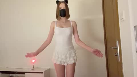 Mia online show from February 6, 11:41 pm