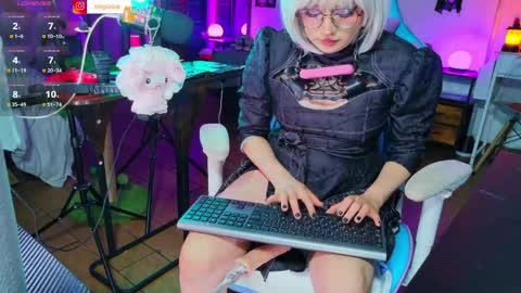 Nixy Crow online show from May 19, 1:56 am
