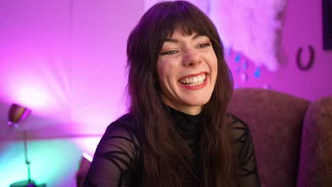 Bella Bondai online show from December 4, 1:53 pm
