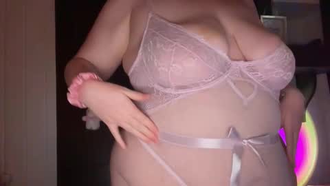xopeachybaby online show from May 14, 7:14 am