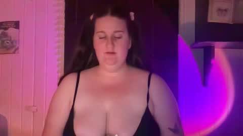xopeachybaby online show from April 29, 11:24 am