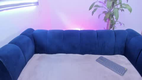 xoxo_angel online show from May 9, 2:19 pm
