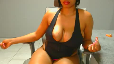 spykeXtee online show from May 11, 2:56 pm