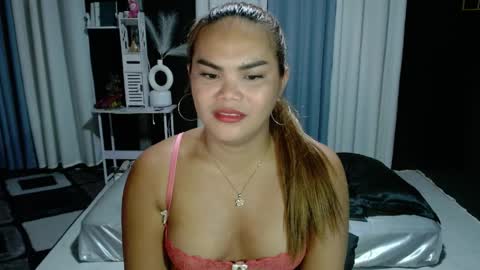 Kylie Smith online show from April 10, 5:52 pm